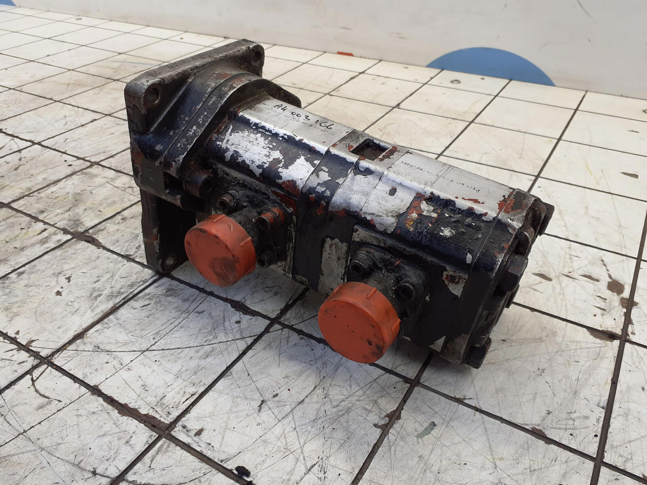 Sundstrand dual gear pump - Pompe hydraulique pour Grue: photos 1 Sundstrand dual gear pump - Pompe hydraulique pour Grue: photos 1
