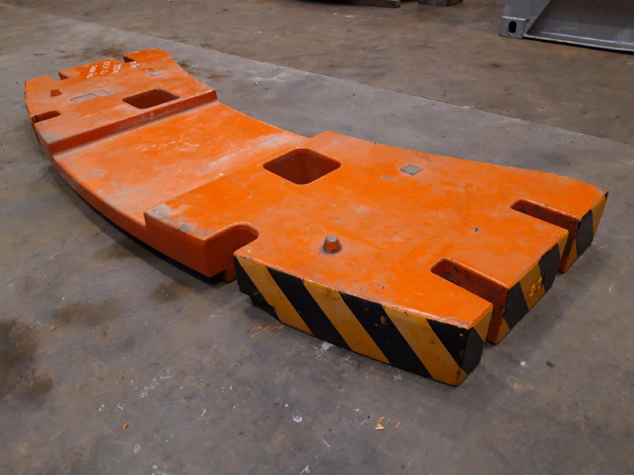 Terex AC 155 counterweight 2,0 ton - Contrepoids pour Grue mobile: photos 1 Terex AC 155 counterweight 2,0 ton - Contrepoids pour Grue mobile: photos 1