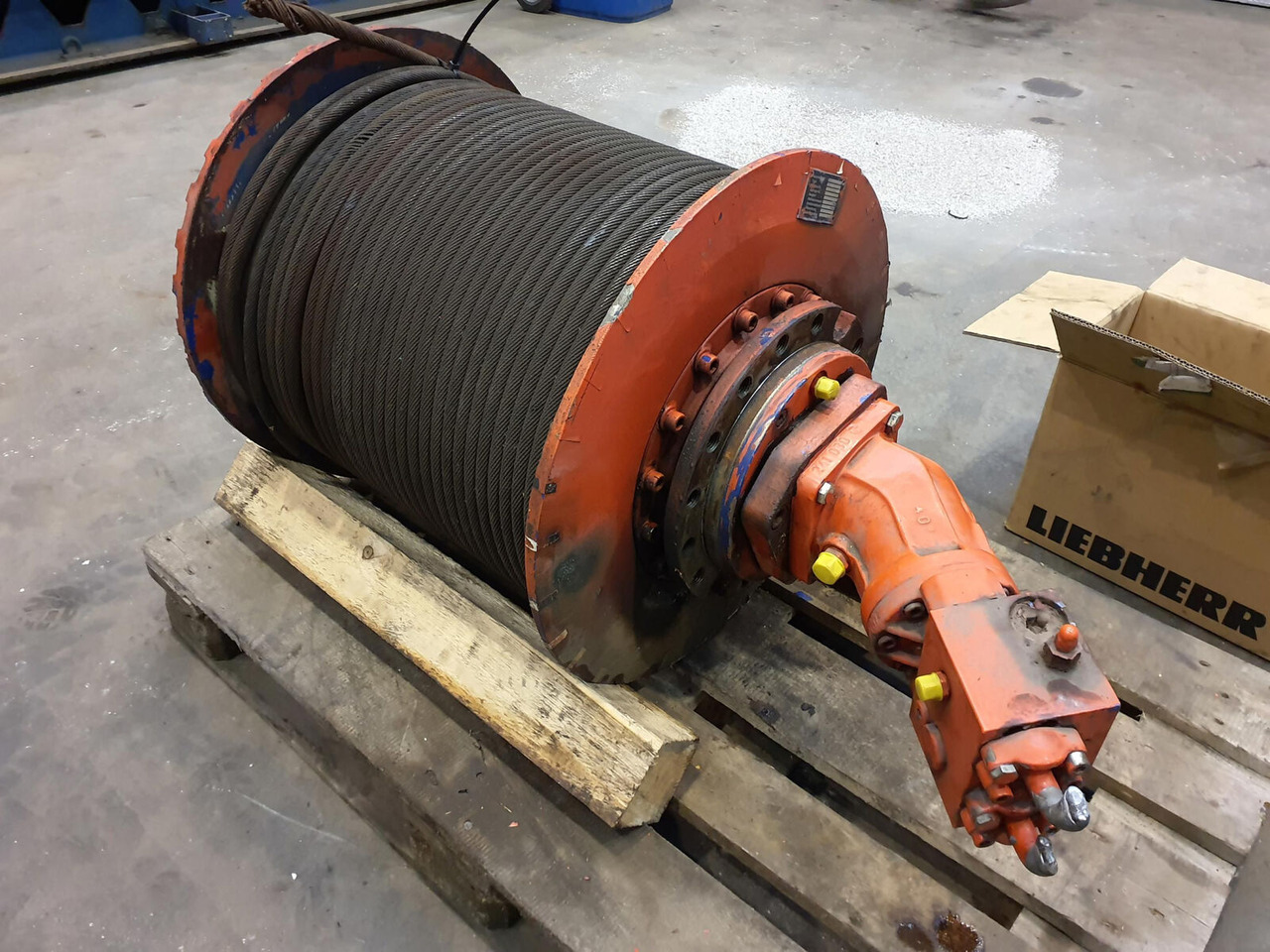 Terex AC 50 winch complete - Treuil pour Grue: photos 1 Terex AC 50 winch complete - Treuil pour Grue: photos 1
