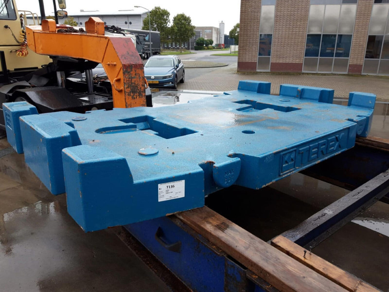 Terex Terex explorer 5800 counterweight 10,5 ton - Contrepoids pour Engins de chantier: photos 1 Terex Terex explorer 5800 counterweight 10,5 ton - Contrepoids pour Engins de chantier: photos 1
