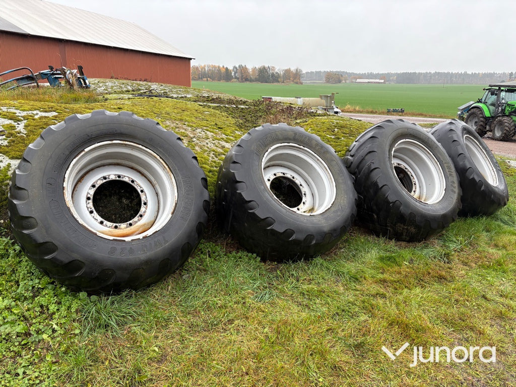 Däck - Trelleborg Twin 428 med fälg - Pneu: photos 1 Däck - Trelleborg Twin 428 med fälg - Pneu: photos 1