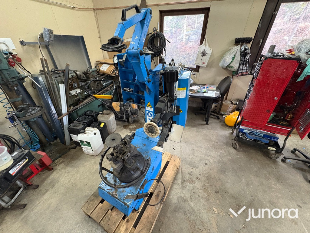 Däckmonteringsmaskin - Butler - Équipement de garage: photos 3 Däckmonteringsmaskin - Butler - Équipement de garage: photos 3