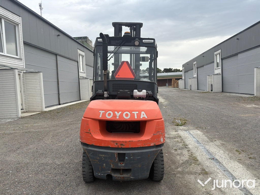 Motviktstruck - Toyota Tonero 42-7FDA50 - Chariot élévateur diesel: photos 2 Motviktstruck - Toyota Tonero 42-7FDA50 - Chariot élévateur diesel: photos 2