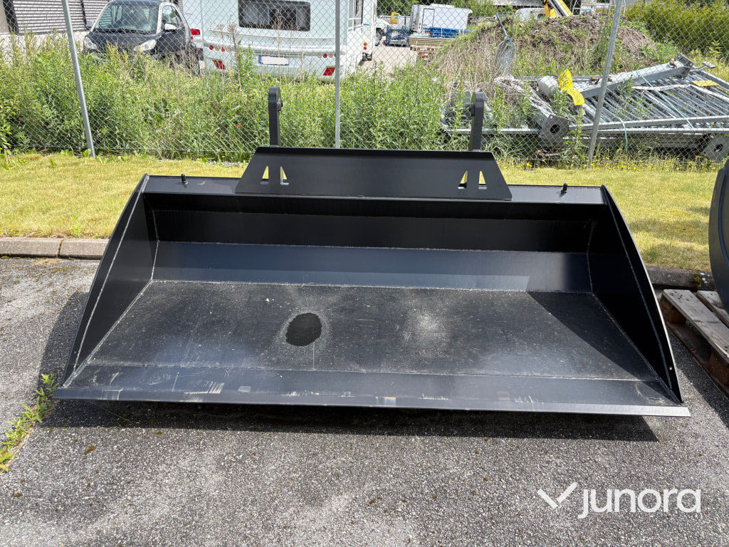 Planeringsskopa - Carrus 1300L - Godet pour chargeur: photos 1 Planeringsskopa - Carrus 1300L - Godet pour chargeur: photos 1
