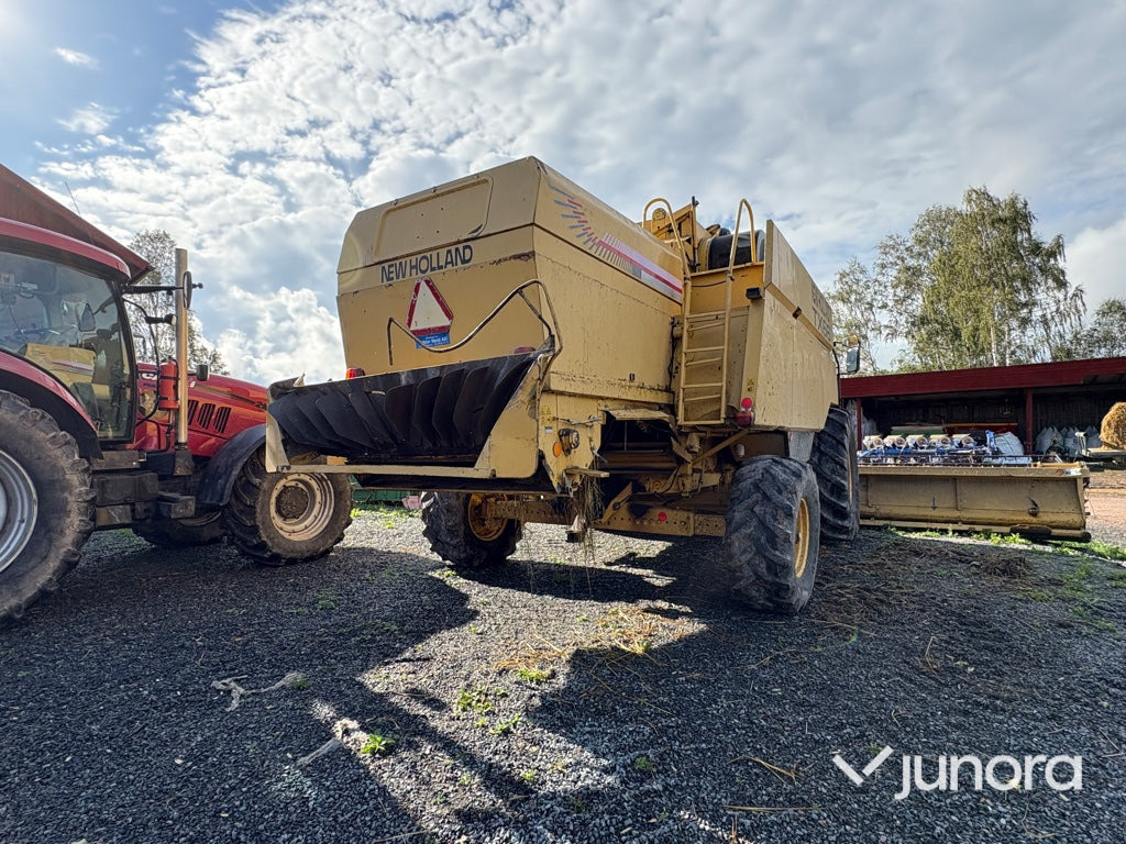 Skördetröska - New Holland TX66 Plus - Moissonneuse-batteuse: photos 5 Skördetröska - New Holland TX66 Plus - Moissonneuse-batteuse: photos 5