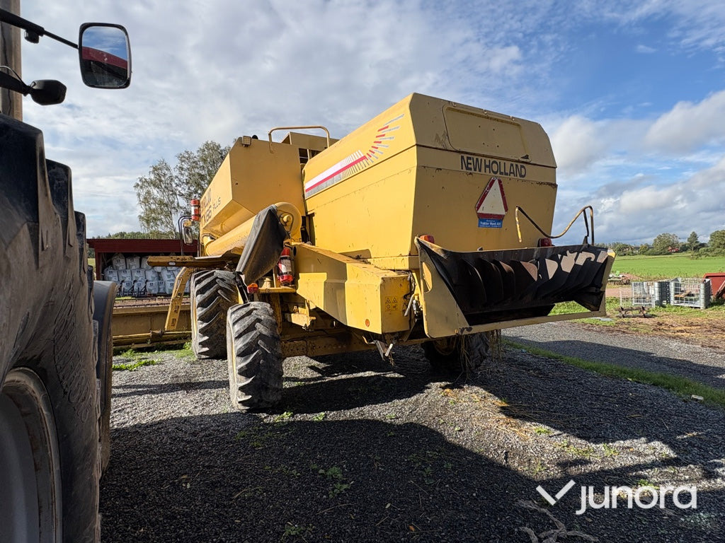 Skördetröska - New Holland TX66 Plus - Moissonneuse-batteuse: photos 4 Skördetröska - New Holland TX66 Plus - Moissonneuse-batteuse: photos 4