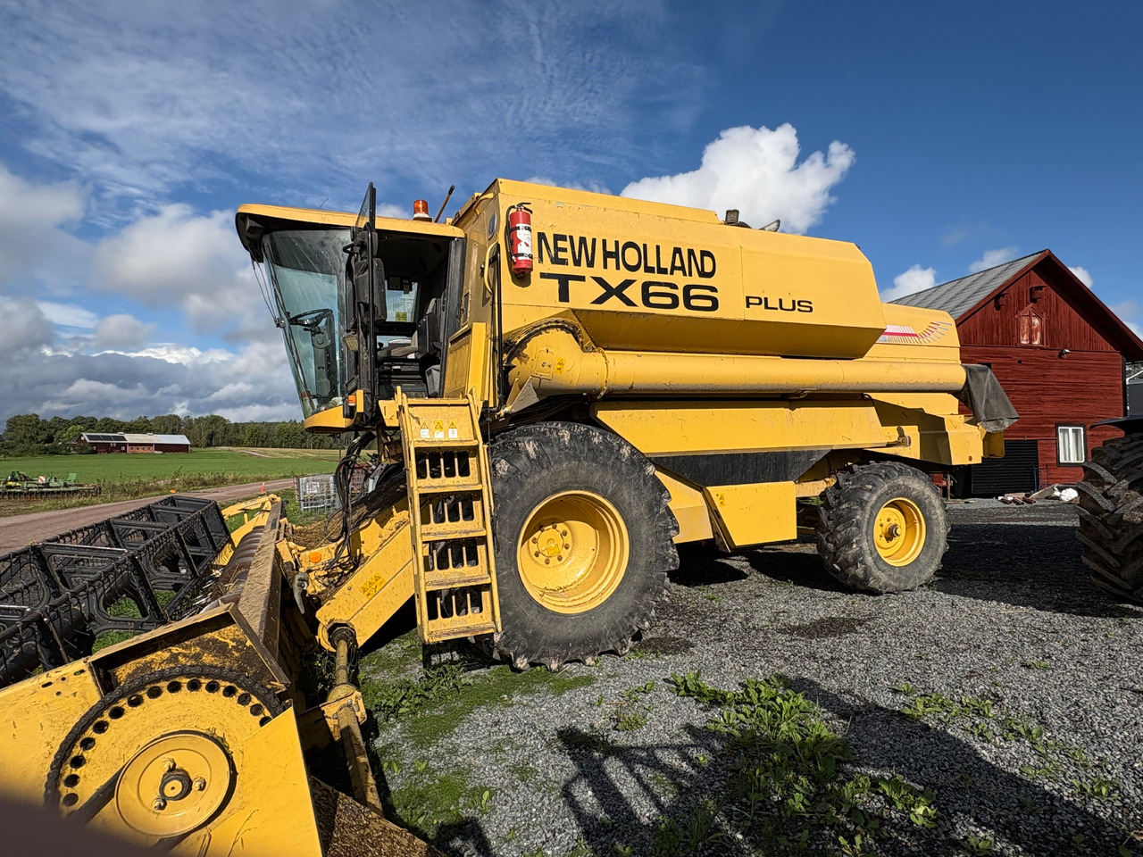 Skördetröska - New Holland TX66 Plus - Moissonneuse-batteuse: photos 2 Skördetröska - New Holland TX66 Plus - Moissonneuse-batteuse: photos 2