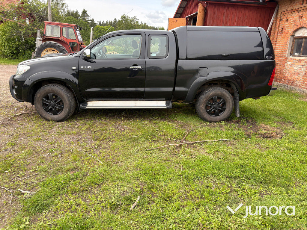 Toyota Hilux X-Cab 4wd - Pick-up: photos 5 Toyota Hilux X-Cab 4wd - Pick-up: photos 5