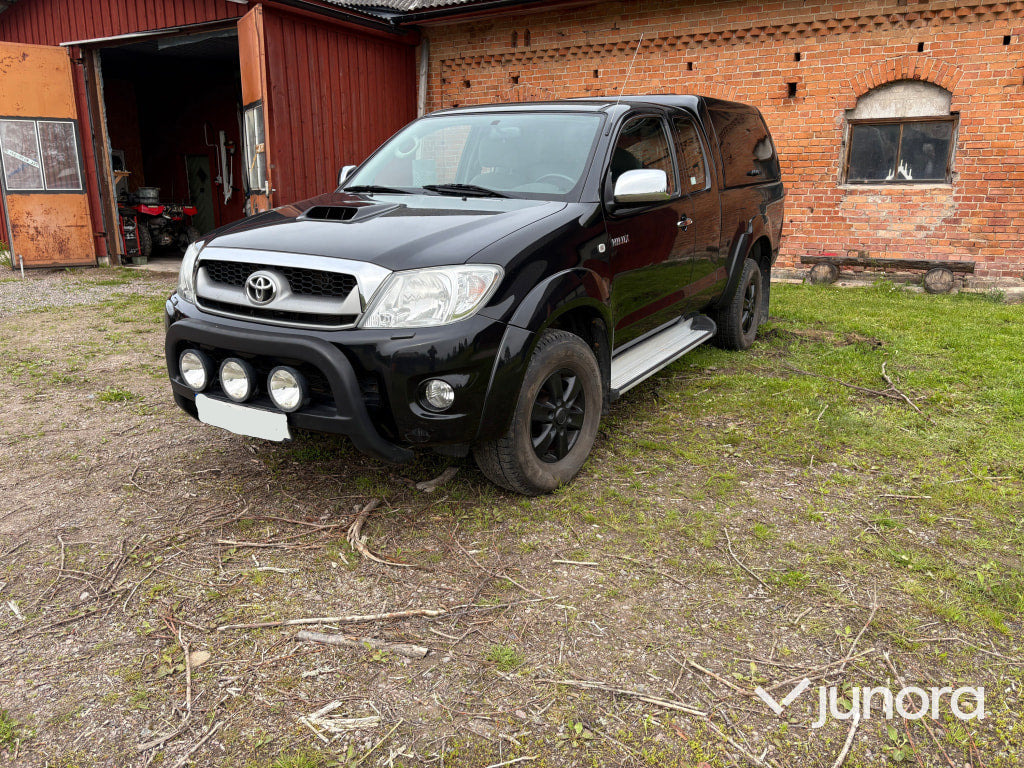 Toyota Hilux X-Cab 4wd - Pick-up: photos 4 Toyota Hilux X-Cab 4wd - Pick-up: photos 4