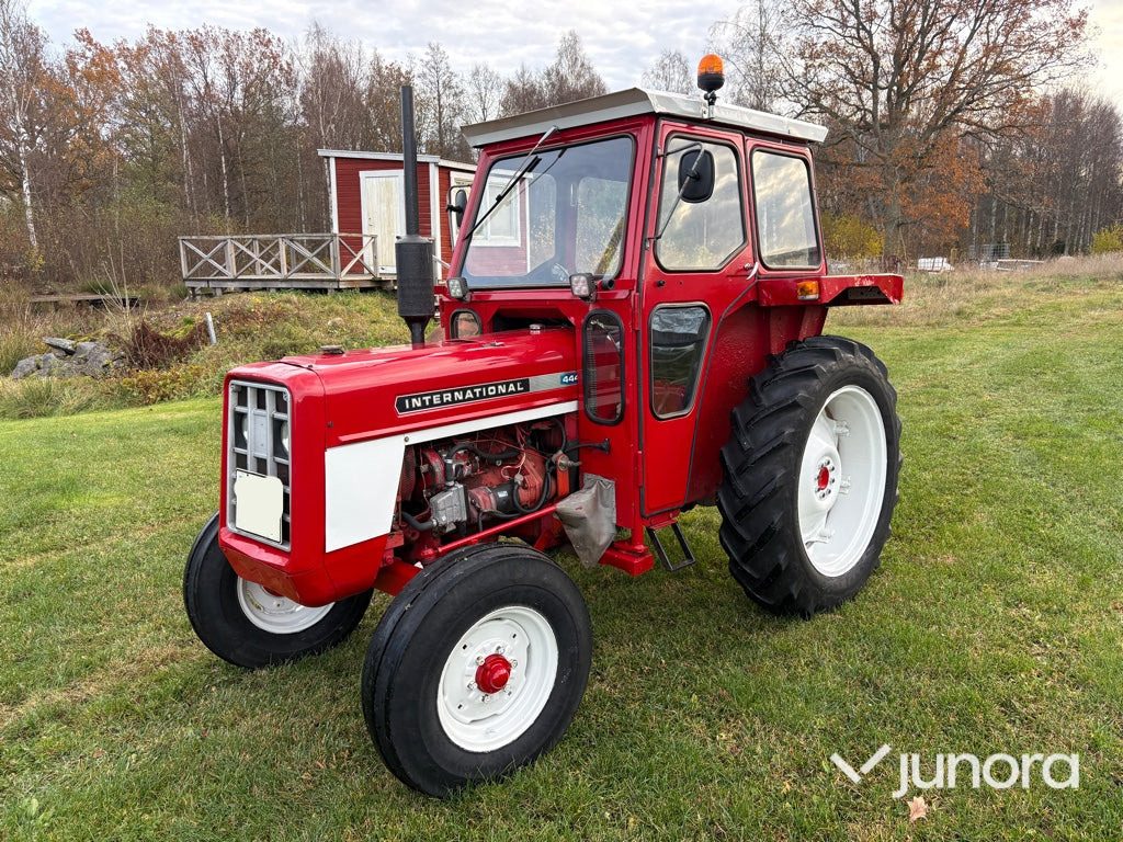 Traktor - International 444 - Tracteur agricole: photos 1 Traktor - International 444 - Tracteur agricole: photos 1