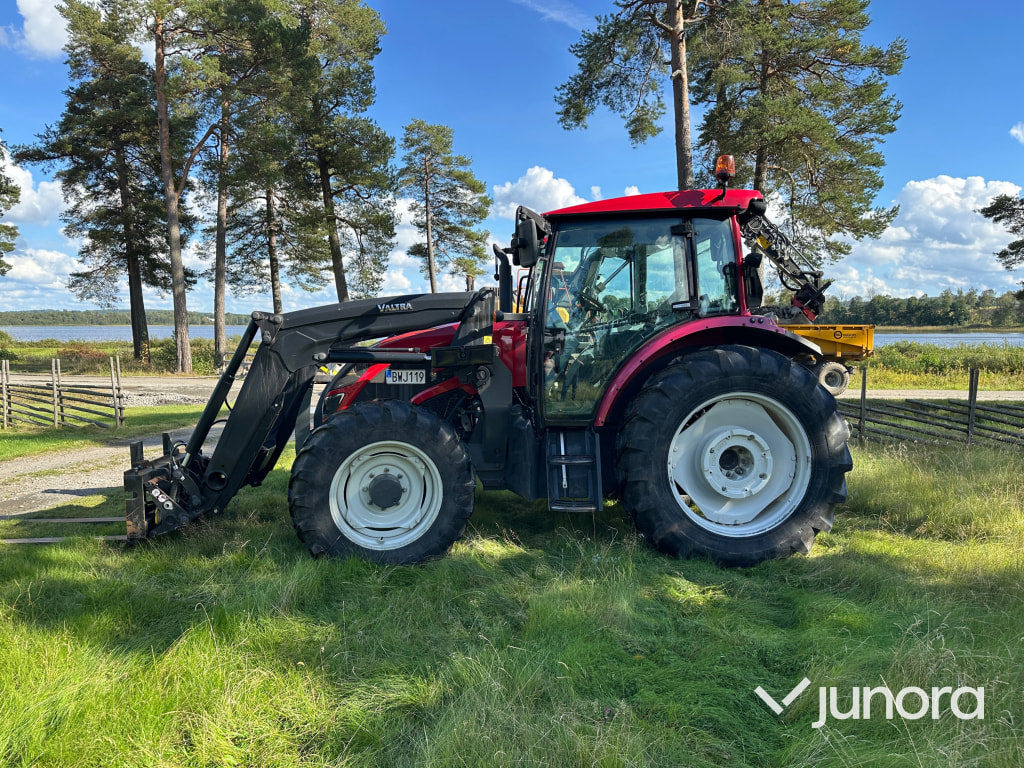 Valtra A134 med lastare - Tracteur agricole: photos 2 Valtra A134 med lastare - Tracteur agricole: photos 2