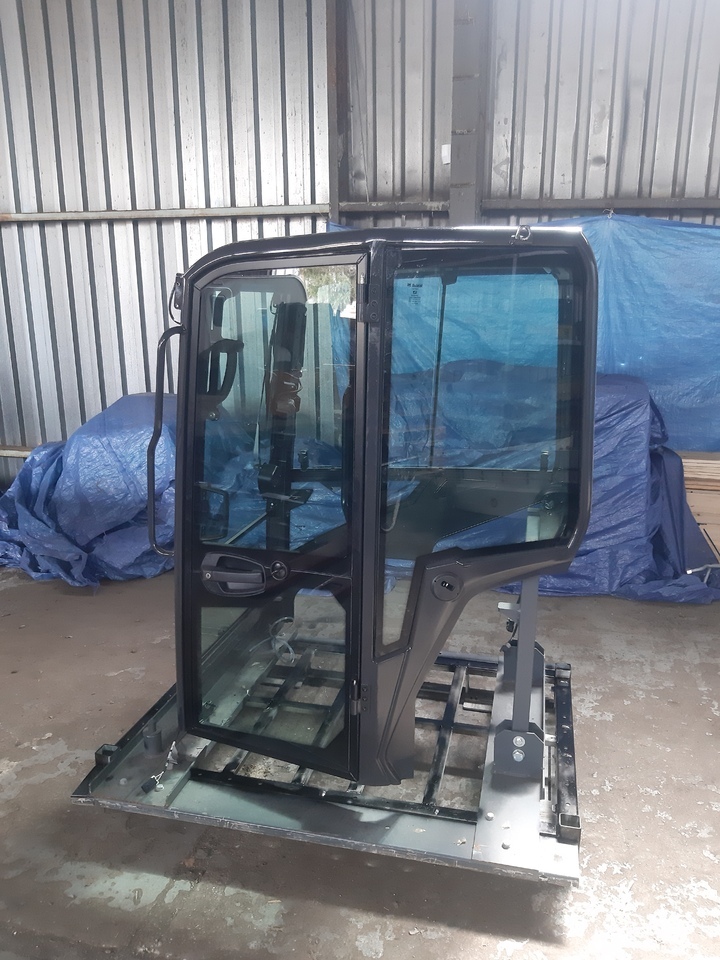 Cab for Bobcat E26,E32,E35,E42,E45,E50,E55 - Cabine et intérieur pour Pelle: photos 1 Cab for Bobcat E26,E32,E35,E42,E45,E50,E55 - Cabine et intérieur pour Pelle: photos 1