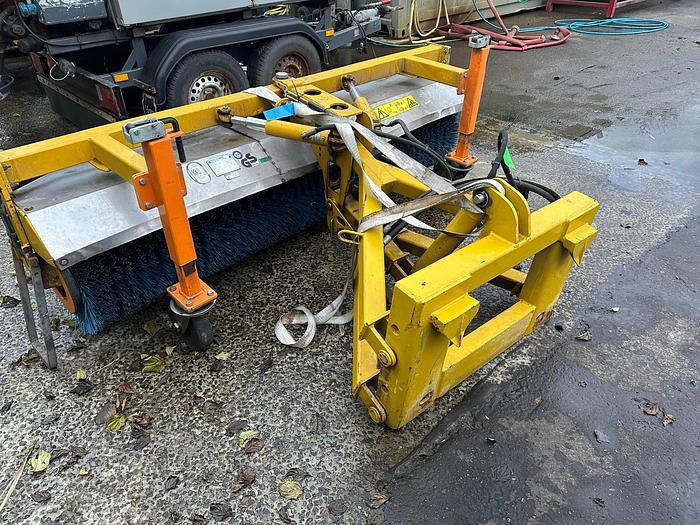 Aebi-Schmidt VKS 22-H - Brosse: photos 4 Aebi-Schmidt VKS 22-H - Brosse: photos 4