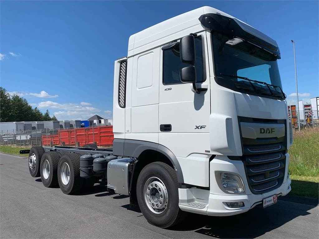 DAF XF 430 FAW 8x4*4 Tridem - Camion multibenne: photos 1 DAF XF 430 FAW 8x4*4 Tridem - Camion multibenne: photos 1