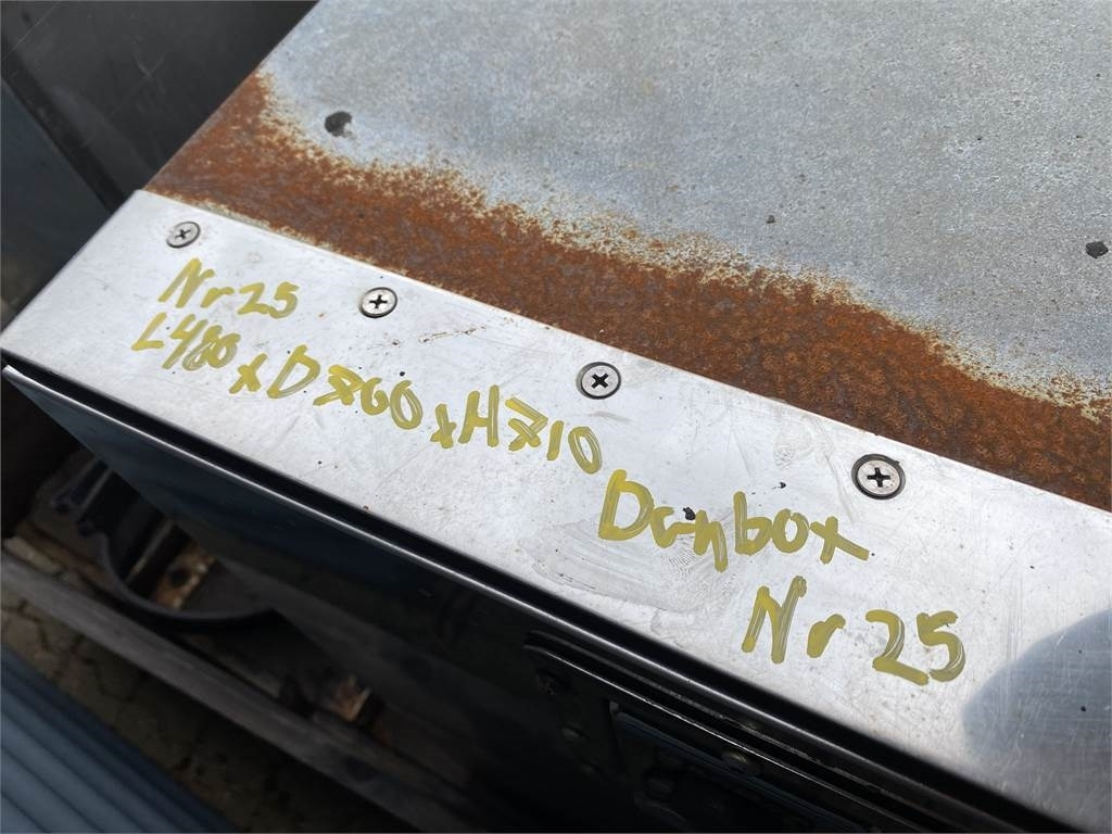 Danbox L480 x H710 x D700 mm - Carrosserie et extérieur pour Camion: photos 2 Danbox L480 x H710 x D700 mm - Carrosserie et extérieur pour Camion: photos 2