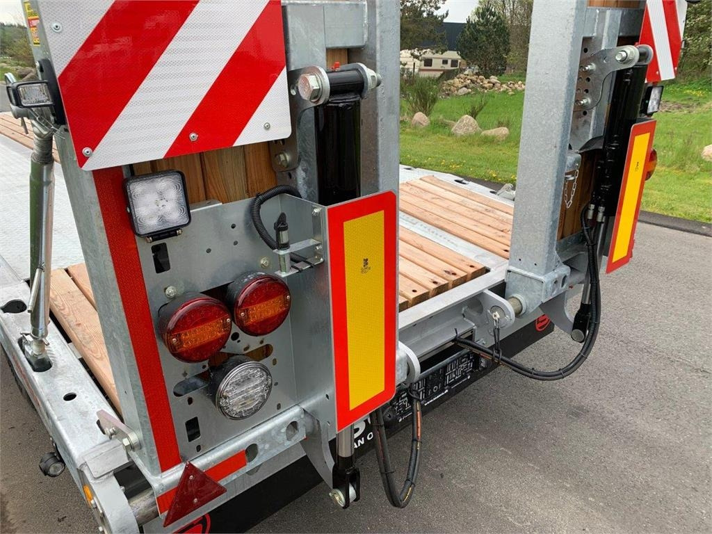 Hangler TPS-H 280 Jumbo-Z 3 akslet - Remorque porte-engin surbaissée: photos 5 Hangler TPS-H 280 Jumbo-Z 3 akslet - Remorque porte-engin surbaissée: photos 5