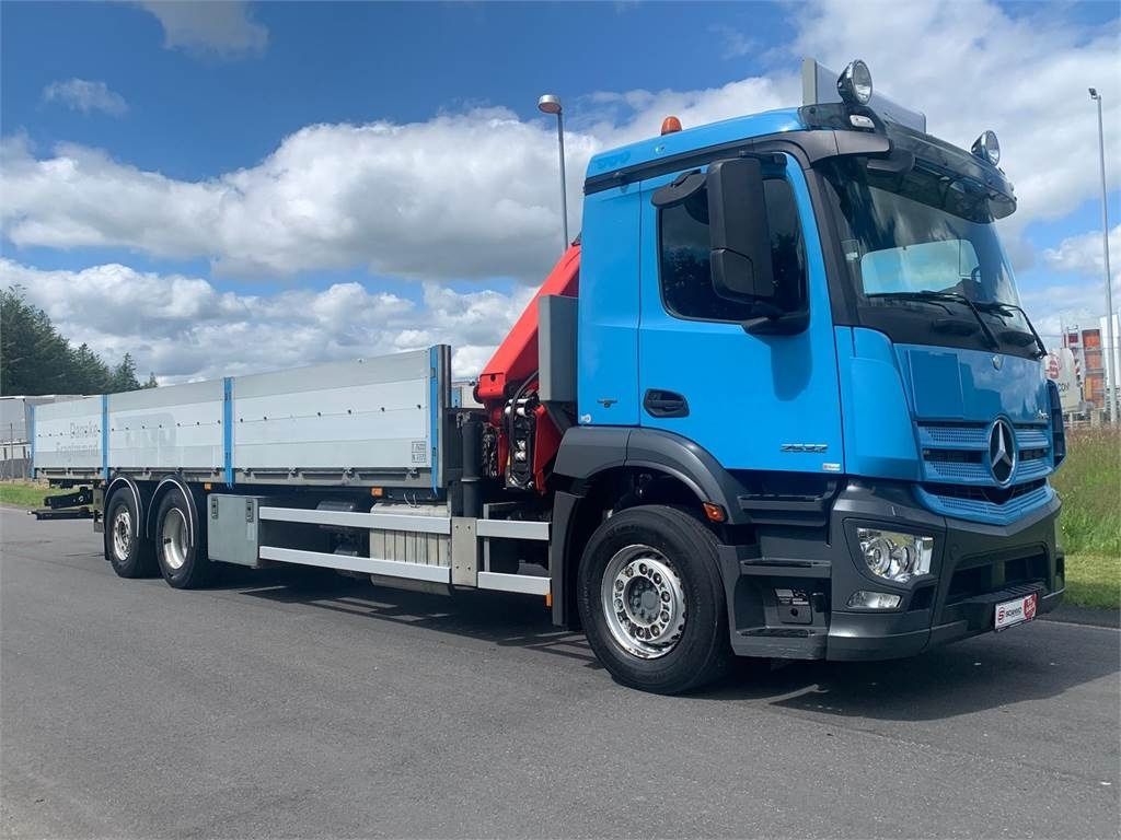 Mercedes-Benz Antos 2532 6x2*4 - Camion grue: photos 1 Mercedes-Benz Antos 2532 6x2*4 - Camion grue: photos 1