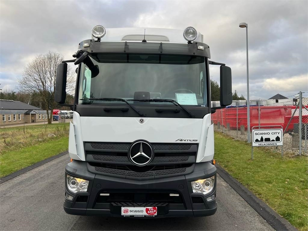Mercedes-Benz Antos 2533 L - Camion fourgon: photos 4 Mercedes-Benz Antos 2533 L - Camion fourgon: photos 4