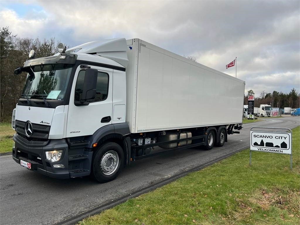 Mercedes-Benz Antos 2533 L - Camion fourgon: photos 1 Mercedes-Benz Antos 2533 L - Camion fourgon: photos 1