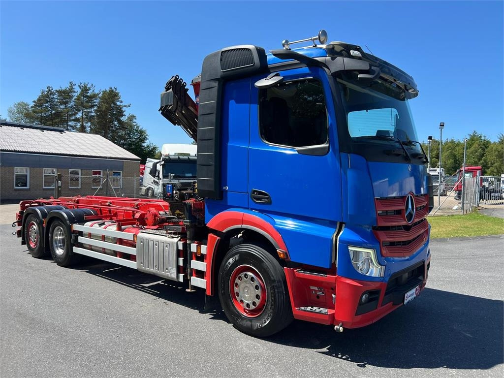 Mercedes-Benz Antos 2545 - HMF 1520K-RCkran - Camion multibenne: photos 2 Mercedes-Benz Antos 2545 - HMF 1520K-RCkran - Camion multibenne: photos 2