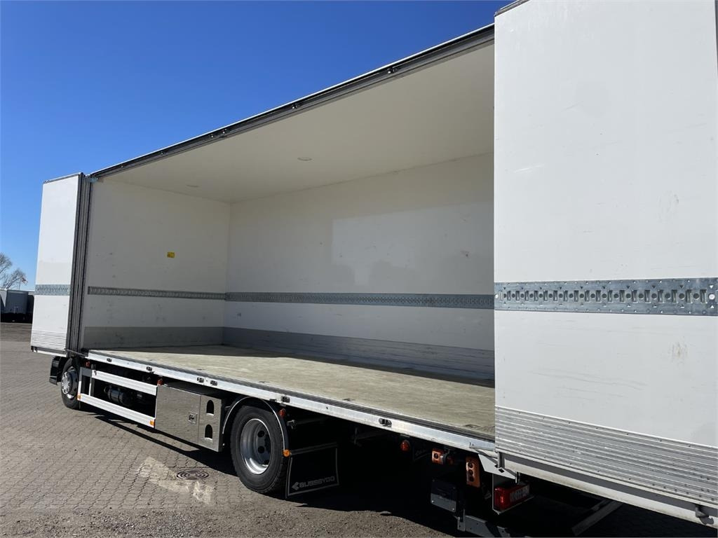 Renault D280 Premium - Camion fourgon: photos 2 Renault D280 Premium - Camion fourgon: photos 2