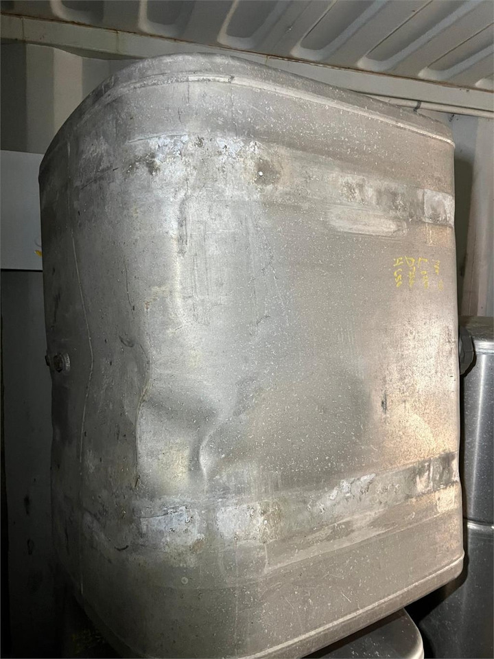 Scania 350 ltr dieseltank nr 1517005 - Réservoir de carburant pour Camion: photos 4 Scania 350 ltr dieseltank nr 1517005 - Réservoir de carburant pour Camion: photos 4