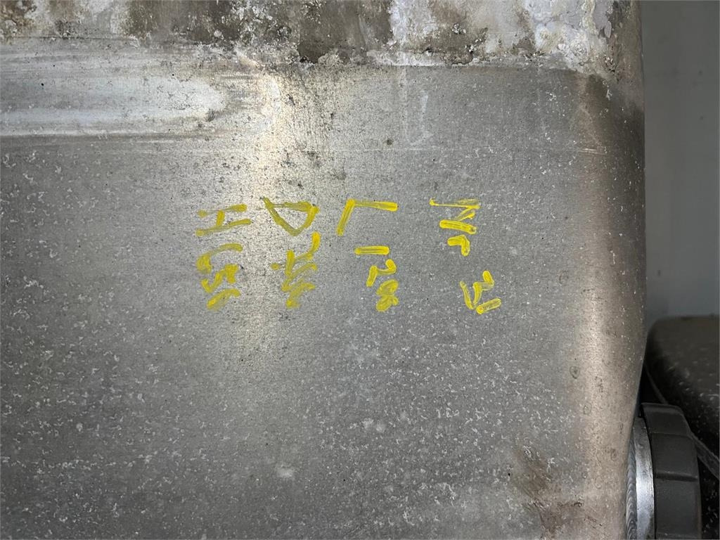 Scania 350 ltr dieseltank nr 1517005 - Réservoir de carburant pour Camion: photos 3 Scania 350 ltr dieseltank nr 1517005 - Réservoir de carburant pour Camion: photos 3