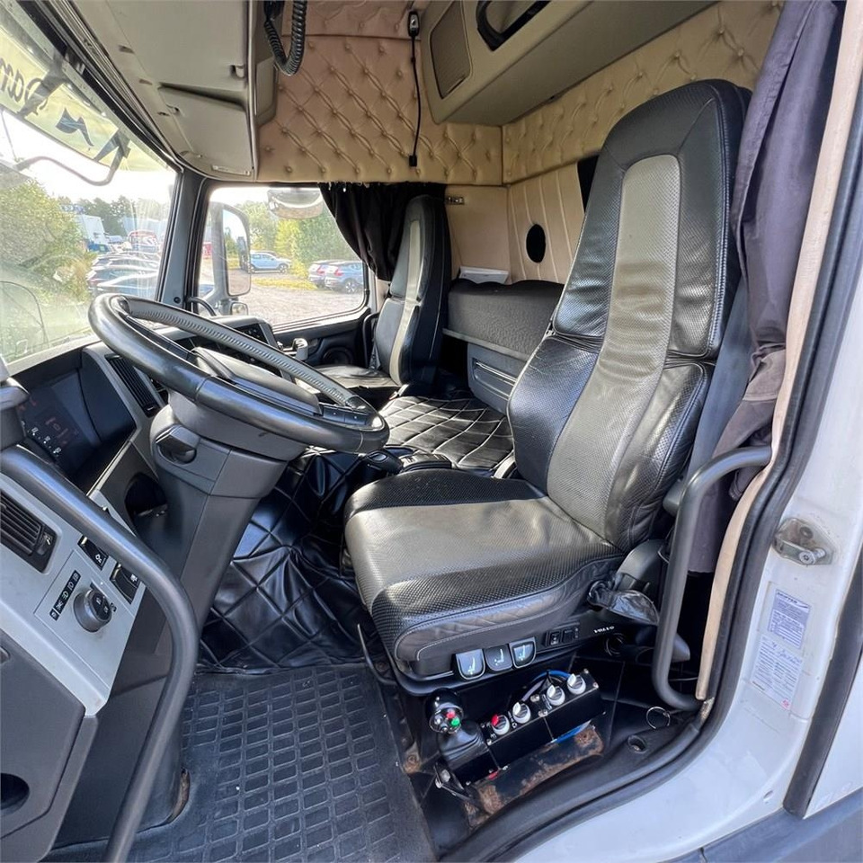 Camion multibenne Volvo FM500 8x4 - HMF 3220K6: photos 13 Camion multibenne Volvo FM500 8x4 - HMF 3220K6: photos 13