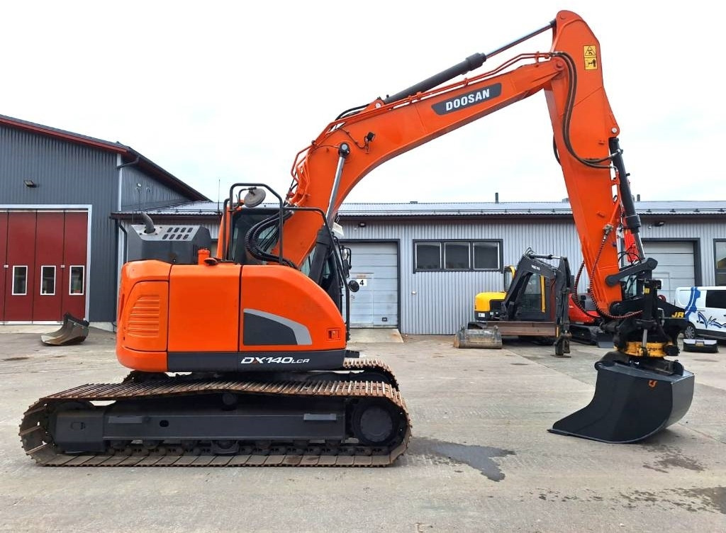 Doosan DX140LCR-5 PYÖRITTÄJÄLLÄ - Pelle sur chenille: photos 5 Doosan DX140LCR-5 PYÖRITTÄJÄLLÄ - Pelle sur chenille: photos 5