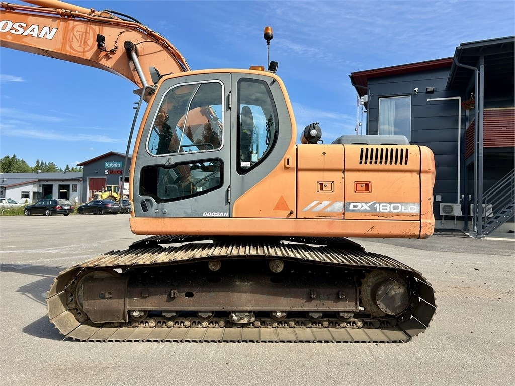 Doosan MYYTY! SOLD! DX180LC PYÖRITTÄJÄLLÄ - Pelle sur chenille: photos 2 Doosan MYYTY! SOLD! DX180LC PYÖRITTÄJÄLLÄ - Pelle sur chenille: photos 2