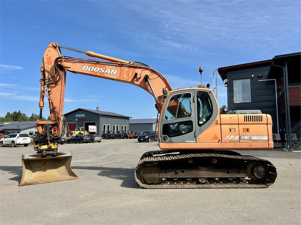 Doosan MYYTY! SOLD! DX180LC PYÖRITTÄJÄLLÄ - Pelle sur chenille: photos 1 Doosan MYYTY! SOLD! DX180LC PYÖRITTÄJÄLLÄ - Pelle sur chenille: photos 1