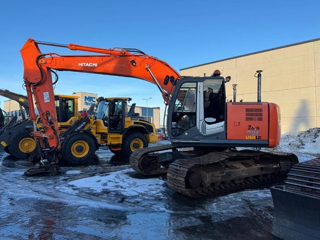 Hitachi Myyty! ZX225USRLC-3 - Pelle sur chenille: photos 2 Hitachi Myyty! ZX225USRLC-3 - Pelle sur chenille: photos 2