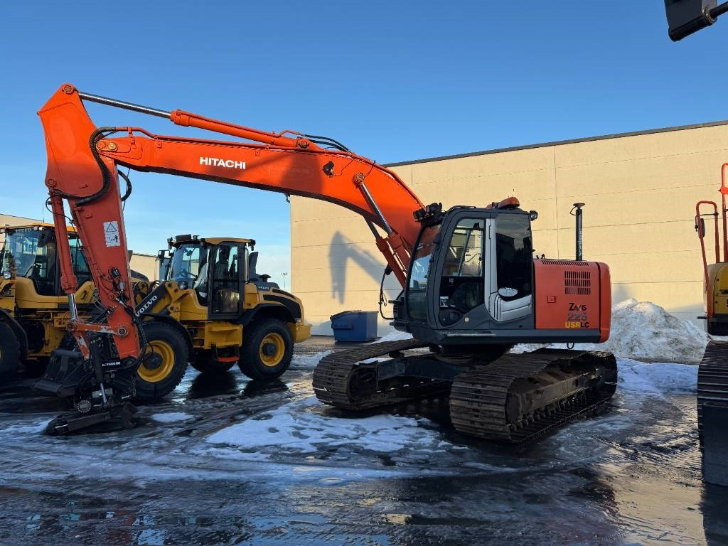 Hitachi Myyty! ZX225USRLC-3 - Pelle sur chenille: photos 1 Hitachi Myyty! ZX225USRLC-3 - Pelle sur chenille: photos 1