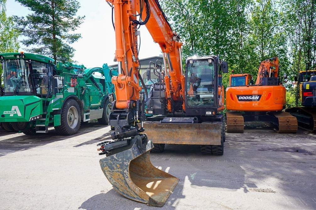 Hitachi ZX 140 W-6 - Pelle sur pneus: photos 4 Hitachi ZX 140 W-6 - Pelle sur pneus: photos 4