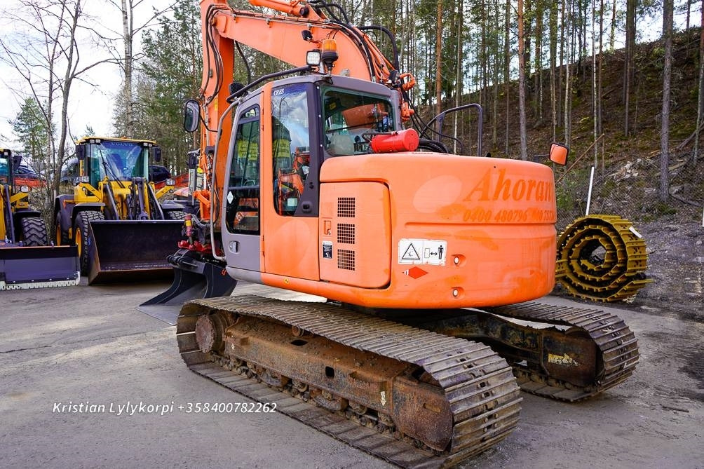 Hitachi ZX135US VÄHÄN AJETTU - Pelle sur chenille: photos 4 Hitachi ZX135US VÄHÄN AJETTU - Pelle sur chenille: photos 4