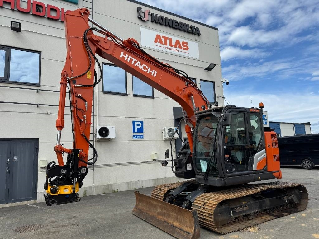 Hitachi ZX135USBL-7 PYÖRITTÄJÄLLÄ - Pelle sur chenille: photos 2 Hitachi ZX135USBL-7 PYÖRITTÄJÄLLÄ - Pelle sur chenille: photos 2