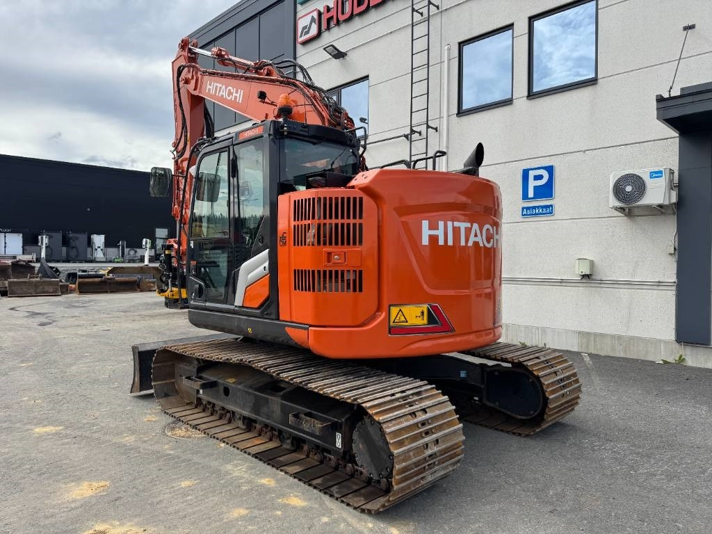 Hitachi ZX135USBL-7 PYÖRITTÄJÄLLÄ - Pelle sur chenille: photos 3 Hitachi ZX135USBL-7 PYÖRITTÄJÄLLÄ - Pelle sur chenille: photos 3