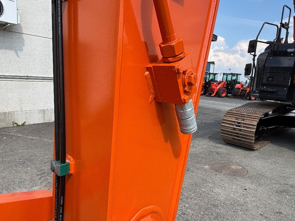 Hitachi ZX225USLC-7 - Pelle sur chenille: photos 5 Hitachi ZX225USLC-7 - Pelle sur chenille: photos 5