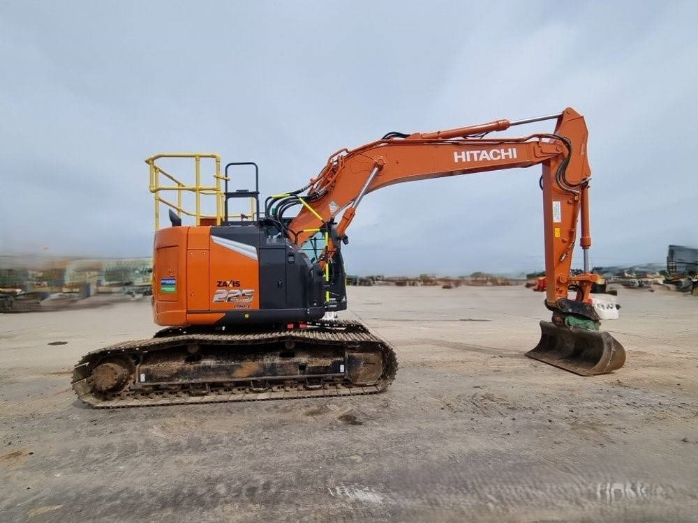 Hitachi ZX225USLC-7 - Pelle sur chenille: photos 2 Hitachi ZX225USLC-7 - Pelle sur chenille: photos 2
