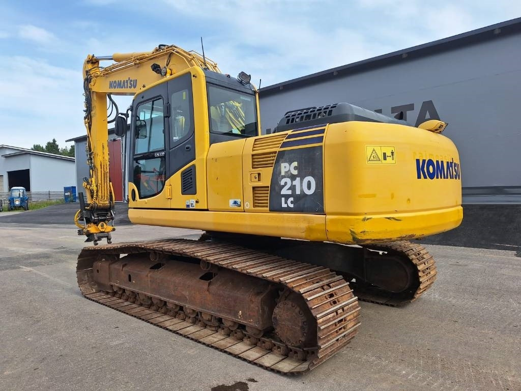 Komatsu MYYTY! SOLD! PC210LC-8 PYÖRITTÄJÄLLÄ - Pelle sur chenille: photos 2 Komatsu MYYTY! SOLD! PC210LC-8 PYÖRITTÄJÄLLÄ - Pelle sur chenille: photos 2