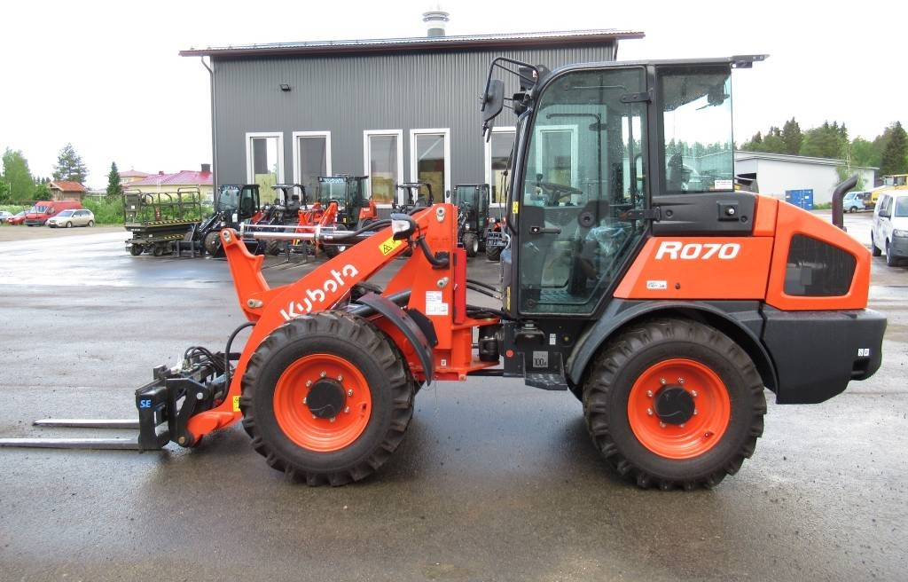 Kubota R070W UUTUUSMALLI - Chargeuse sur pneus: photos 1 Kubota R070W UUTUUSMALLI - Chargeuse sur pneus: photos 1