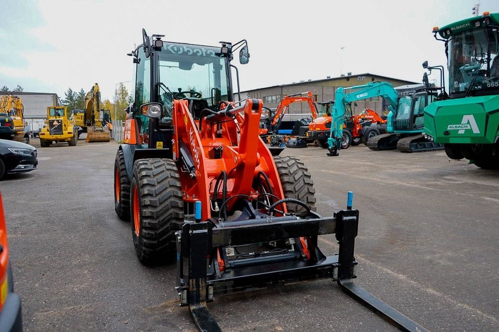 Kubota R090 VARUSTELTU - Chargeuse sur pneus: photos 4 Kubota R090 VARUSTELTU - Chargeuse sur pneus: photos 4