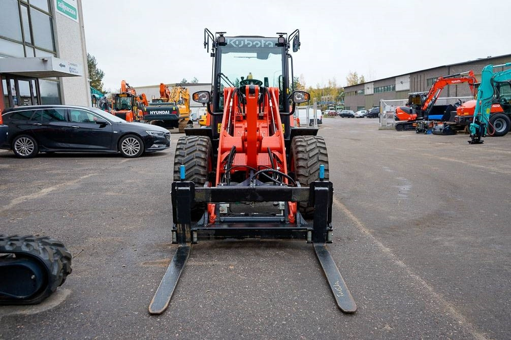 Kubota R090 VARUSTELTU - Chargeuse sur pneus: photos 3 Kubota R090 VARUSTELTU - Chargeuse sur pneus: photos 3