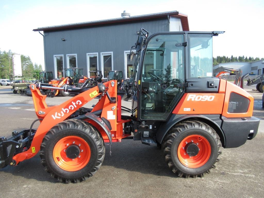 Kubota R090W UUTUUSMALLI - Chargeuse sur pneus: photos 2 Kubota R090W UUTUUSMALLI - Chargeuse sur pneus: photos 2
