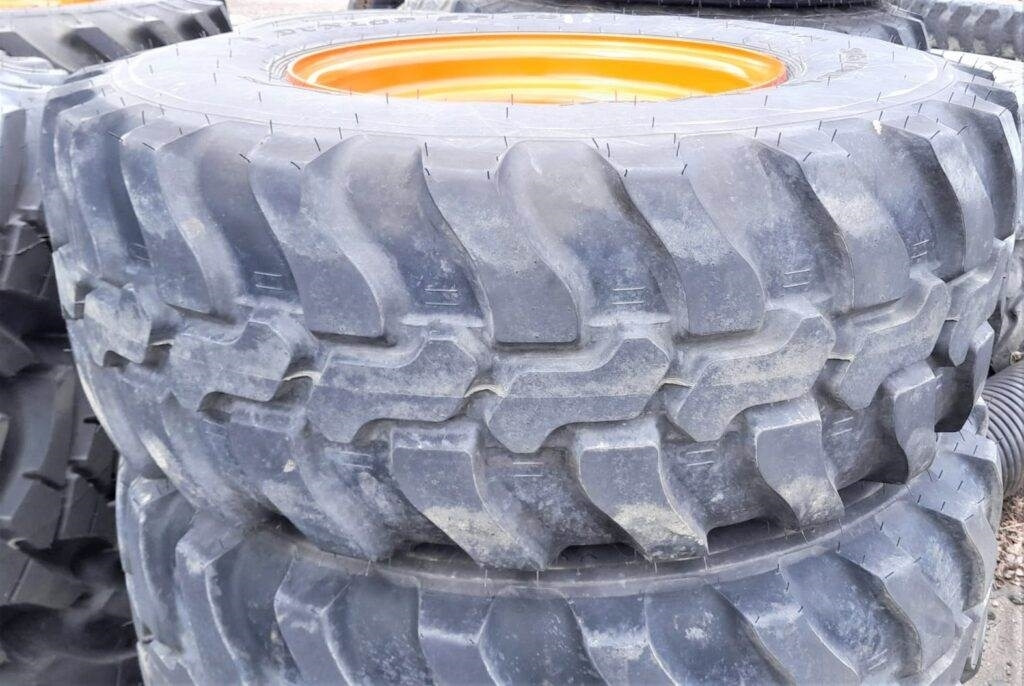 RENGASSARJA 365/70R18 VANTEINEEN - Roue complète pour Engins de chantier: photos 1 RENGASSARJA 365/70R18 VANTEINEEN - Roue complète pour Engins de chantier: photos 1