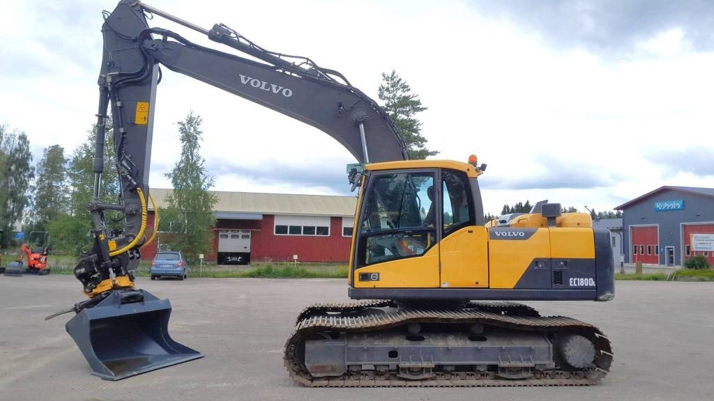 Volvo EC180DL PYÖRITTÄJÄLLÄ - Pelle sur chenille: photos 1 Volvo EC180DL PYÖRITTÄJÄLLÄ - Pelle sur chenille: photos 1