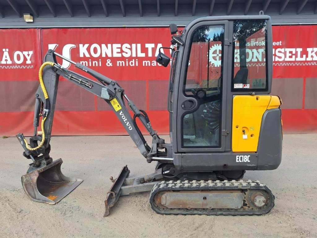 Volvo EC18C KALLISTAJALLA *EI ALVIA* - Mini pelle: photos 1 Volvo EC18C KALLISTAJALLA *EI ALVIA* - Mini pelle: photos 1