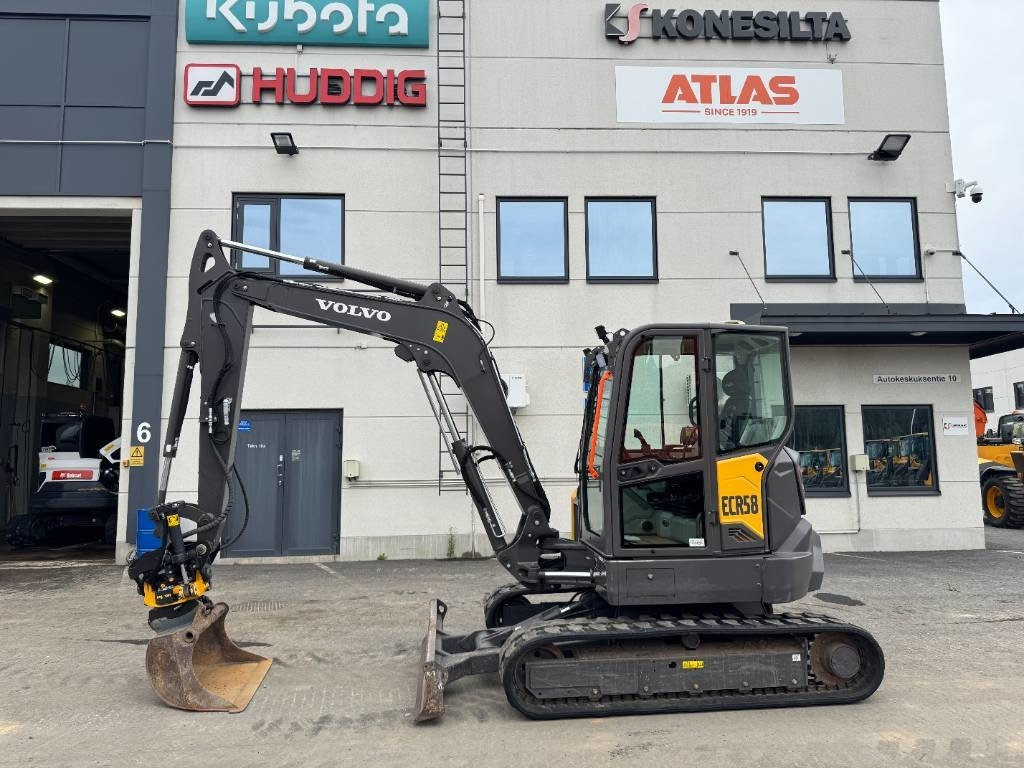 Volvo ECR58F PYÖRITTÄJÄLLÄ - Mini pelle: photos 1 Volvo ECR58F PYÖRITTÄJÄLLÄ - Mini pelle: photos 1