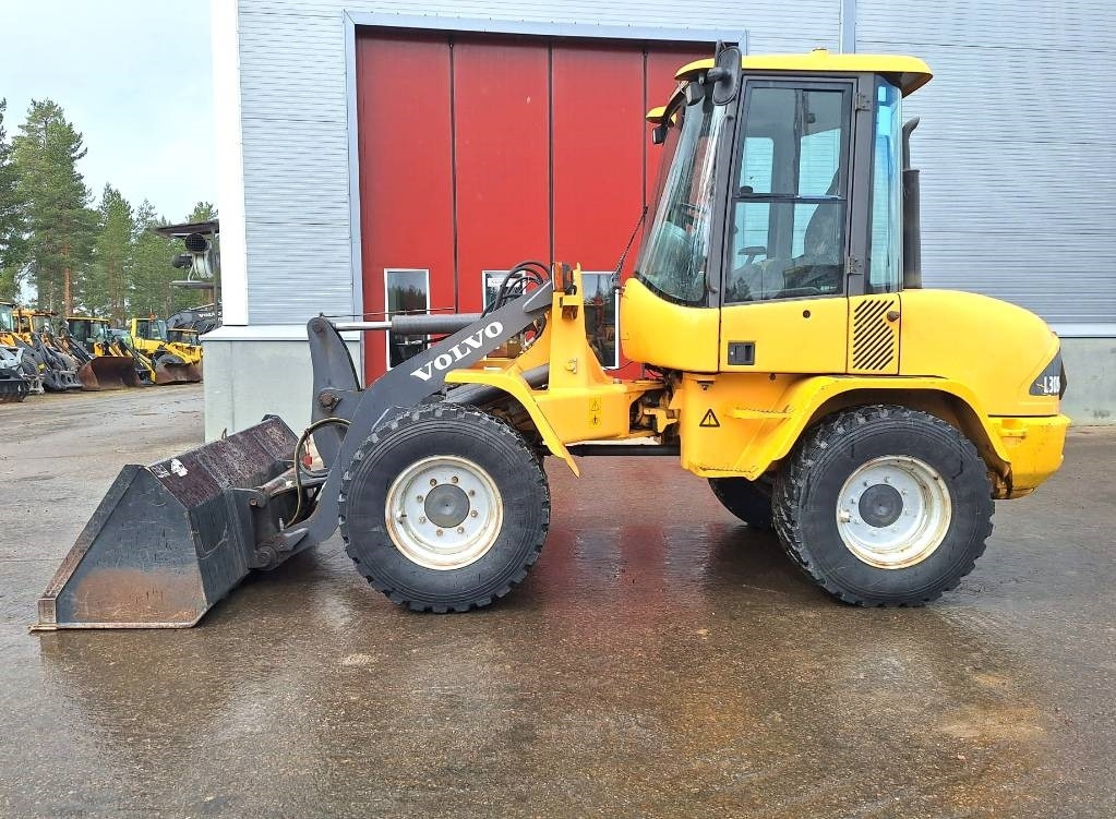 Volvo L30B AURALLA - Chargeuse sur pneus: photos 1 Volvo L30B AURALLA - Chargeuse sur pneus: photos 1