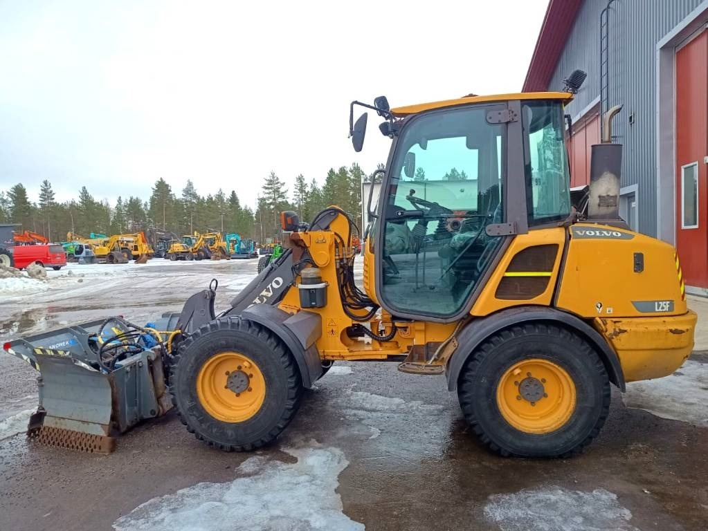 Volvo MYYTY! SOLD! L25F RASVARI, AURA - Chargeuse sur pneus: photos 1 Volvo MYYTY! SOLD! L25F RASVARI, AURA - Chargeuse sur pneus: photos 1